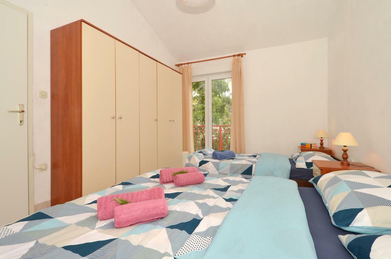 House Juretic - 50 M From The Apartment