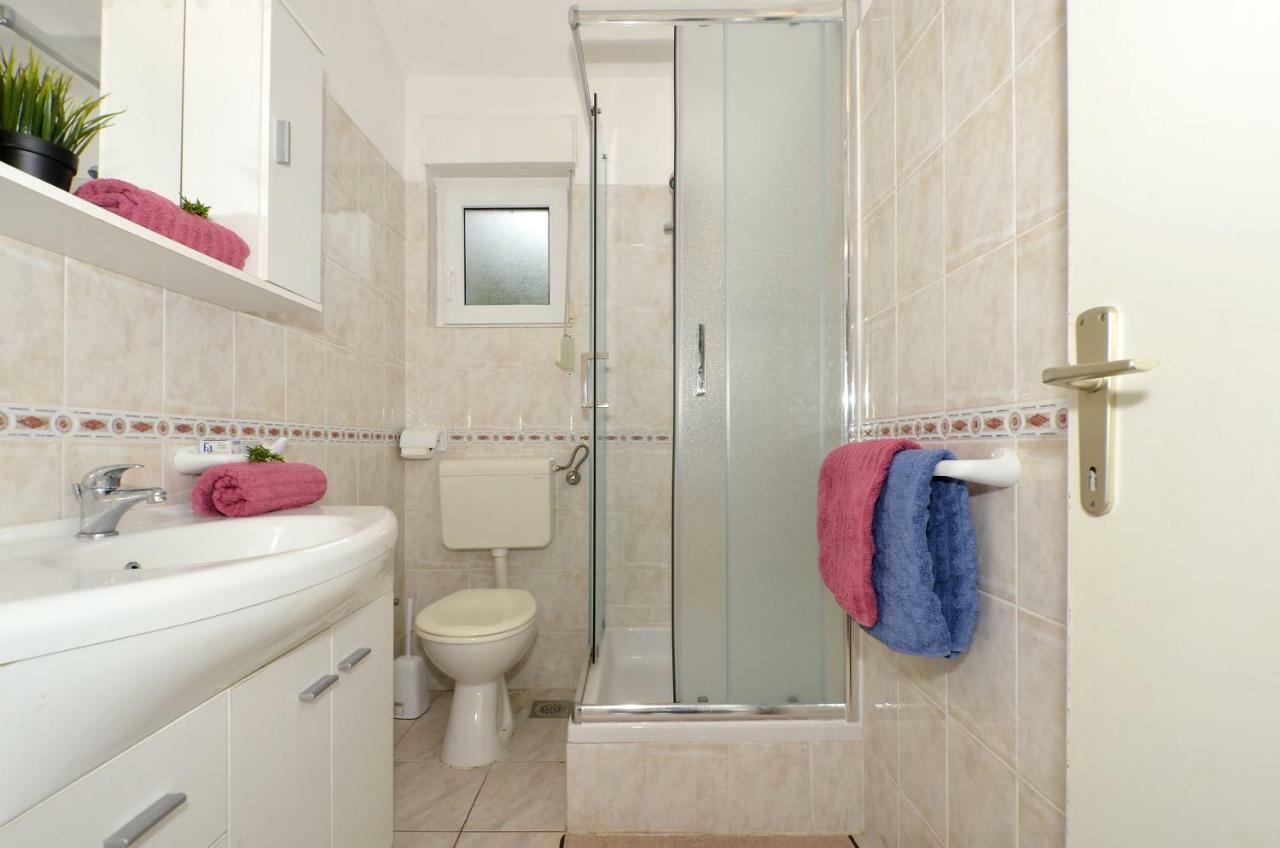 House Juretic - 50 M From The Apartment